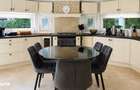 Vila 7 camere Iancu Nicolae in complex superb