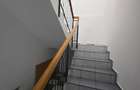 Casa individuala 7 camere+ apartament, 5 locuri de parcare. Sagului