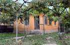 Doua casa de vanzare, teren intravilan 1773 mp, zona Stolojani