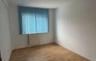 Vand apartament cu 3 camere, etaj 2, zona Kaufland