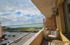 Apartament de vanzare in Summerland vedere laterala catre ac si mare - 1