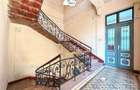 Inchiriez apartament 3 camere, Ultracentral, B-dul. Revolutiei, et.1 - 3