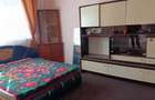 Casa cu 3 camere ,spatiu comercial si gradina generoasa