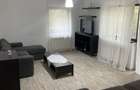 Proprietar inchiriez apartament 3 camere in vila cu 3 apartamente,totul separat,loc parcare