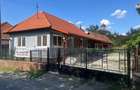 Casa renovata cu teren si anexe in Birtin - 12