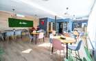 Restaurant modern cu terasa si 5 camere