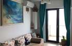 Studio la malul marii, vedere frontala in prima linie