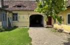 Casa de vanzare cu 2 apartamente in Cisnadie, central. - 1