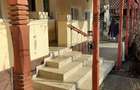 vand casa cu 3 camere , baie , bucatarie , suprafata totala 38 arii , intravilan - 7