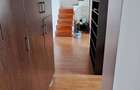 Apartament cu 4 camere în Contactoare