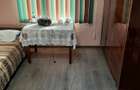 vand casa cu 3 camere , baie , bucatarie , suprafata totala 38 arii , intravilan - 5
