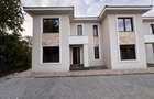 Casa/Duplex in Braytim,Uzina de apa,4 dormitoare,3 bai,bucatarie inchi