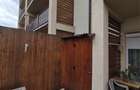 Apartament de vanzare 3 camere ,living,bucatarie inchisa - 1