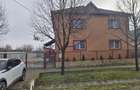 Casă cu 6 camere cu Teren 530 Mp în Central