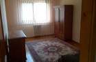 Inchiriez apartament decomandat central 2 camere - 4