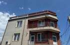 km 4-vila cu spatiu comercial si un apartament duplex