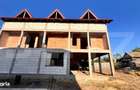 Doua case, spatiu comercial, casa tip pensiune Goicea Dolj