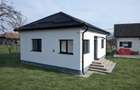Casa renovata cu teren 3.242 mp si anexe, Dealul Launele, Danicei