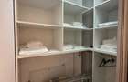 Proprietar vand Apartament 2 camere cu teren de 150 mp si 2 locuri de parcare.