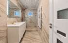 Apartament de vanzare de 80 mp, cu doua intrari si beci propriu zona N - 8