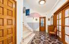 Vila cu 8 camere de vanzare, piscina, livada, iesire la Balta Pasarea