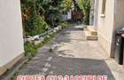 Casa 3 camere, 97 mp(etaj 1) + 2 spatii anexe in aceeasi curte