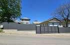 Casa cu 3 camere ?i teren de 2500 mp - 8