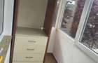 Apartament de 3 camere cu balcon ?i debara, gata de utilizare