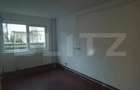 Spatiu comercial 3 camere decomandat Micro 4 - 8