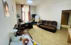 Apartament (pretabil pentru Birou ,Cabinet etc.) de vanzare in centru.