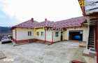 Casa, anexe, 3762 mp teren, 25000 mp padure, Comanesti, jud. Bacau