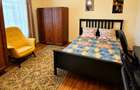 Casa cu 3 camere, baie, 2 bucatarii ?i garaj - 4