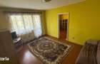 INCHIRIEZ APARTAMENT cu doua camere la ET 1 langa piata ASTRA