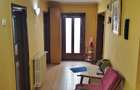 Km 4-5 - Casa renovata, situata in centrul cartierului - 2