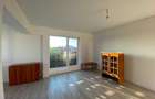Inchiriez apartament, 2 camere decomandate si bucatarie separata, spatioase, balcon, bloc nou, gaze, 7 minute de statia de metrou, Aparatorii Patriei - 2