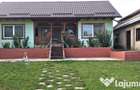 Casa, teren si anexe. In Botosani, Unteni, Burlesti. - 1