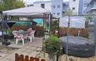 Vind casa cu doua apartamente cu intrare separata.