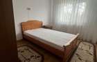 Ofer spre inchiriere apartament cu 3 camere, central, decomandat - 1