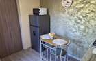 Inchiriez apartament cu o camera la casa