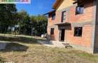 Casa la rosu de vanzare - Lipanesti