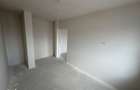 Apartament nou, cu 3 camere si balcon, etaj intermediar zona Vivo