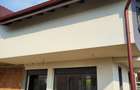 se vinde jumatate din duplex
