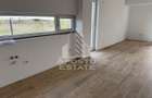 Duplex modern despartit prin camera tehnica