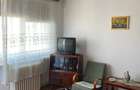 De inchiriat apartament 3 camere semi decomandat, utilat si partial mobilat, 300 , negociabil