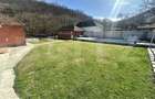 Casa cu piscina si teren generos de 3.298 mp in Lesnic, la 15 minute d - 2