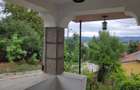 Casă cu 4 camere cu Teren 2000 Mp în Central - 2