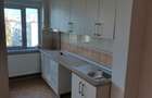 Proprietar, oferă spre vânzare apartament 3 camere decomandat zona Mioritei