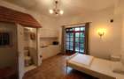 Garsoniera cu terasa proprie in vila interbelica, central, str Iorga - 1
