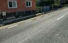 vand casa cu 3 camere , baie , bucatarie , suprafata totala 38 arii , intravilan - 5