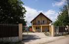 Casă de vânzare cu 3 camere cu curte generoasă - 1